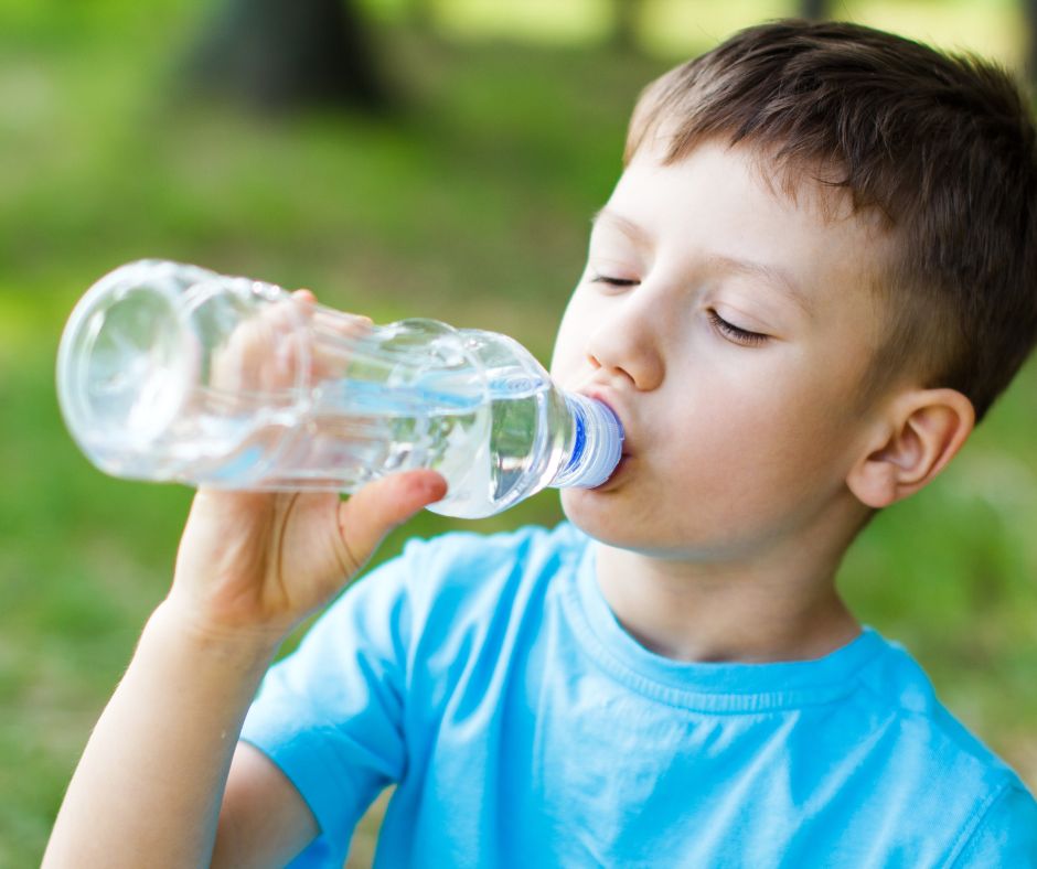 Bere tanta acqua fa sentire giovani